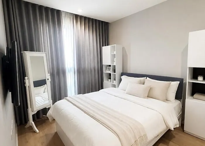 Apartment Modern One Bedroom, 3 Mins To Mrt Suthisarn And Ratchadaphisek Bangkok