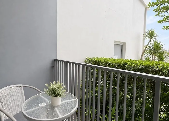 Modern One Bedroom, 3 Mins To Mrt Suthisarn And Ratchadaphisek Apartment